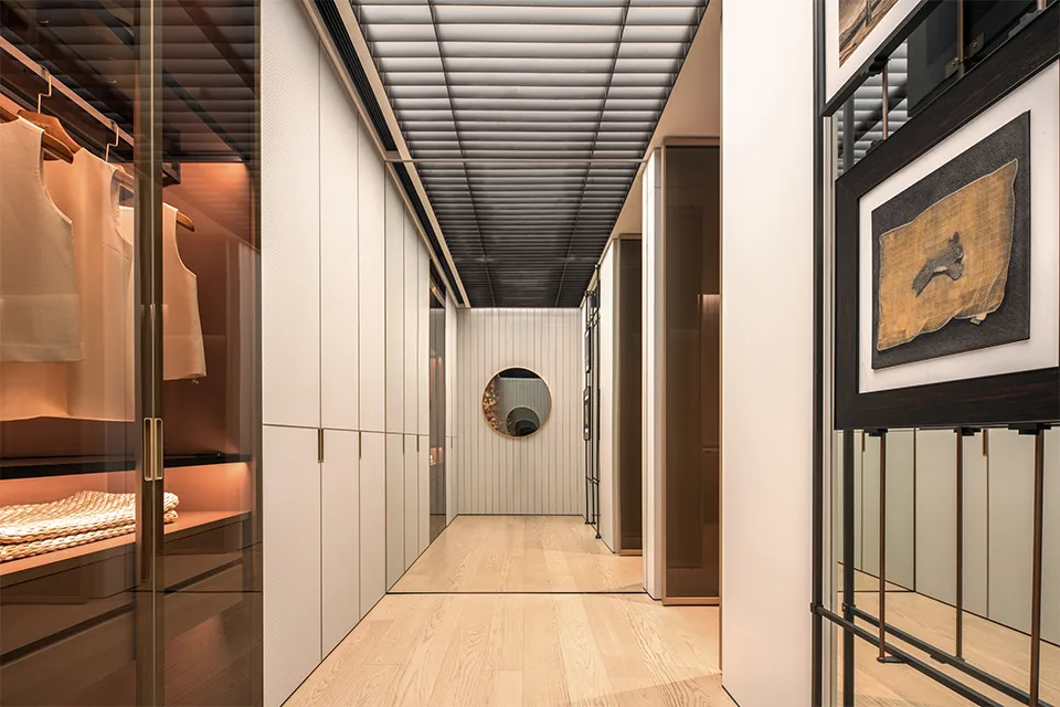 بإطار من الألومنيوم