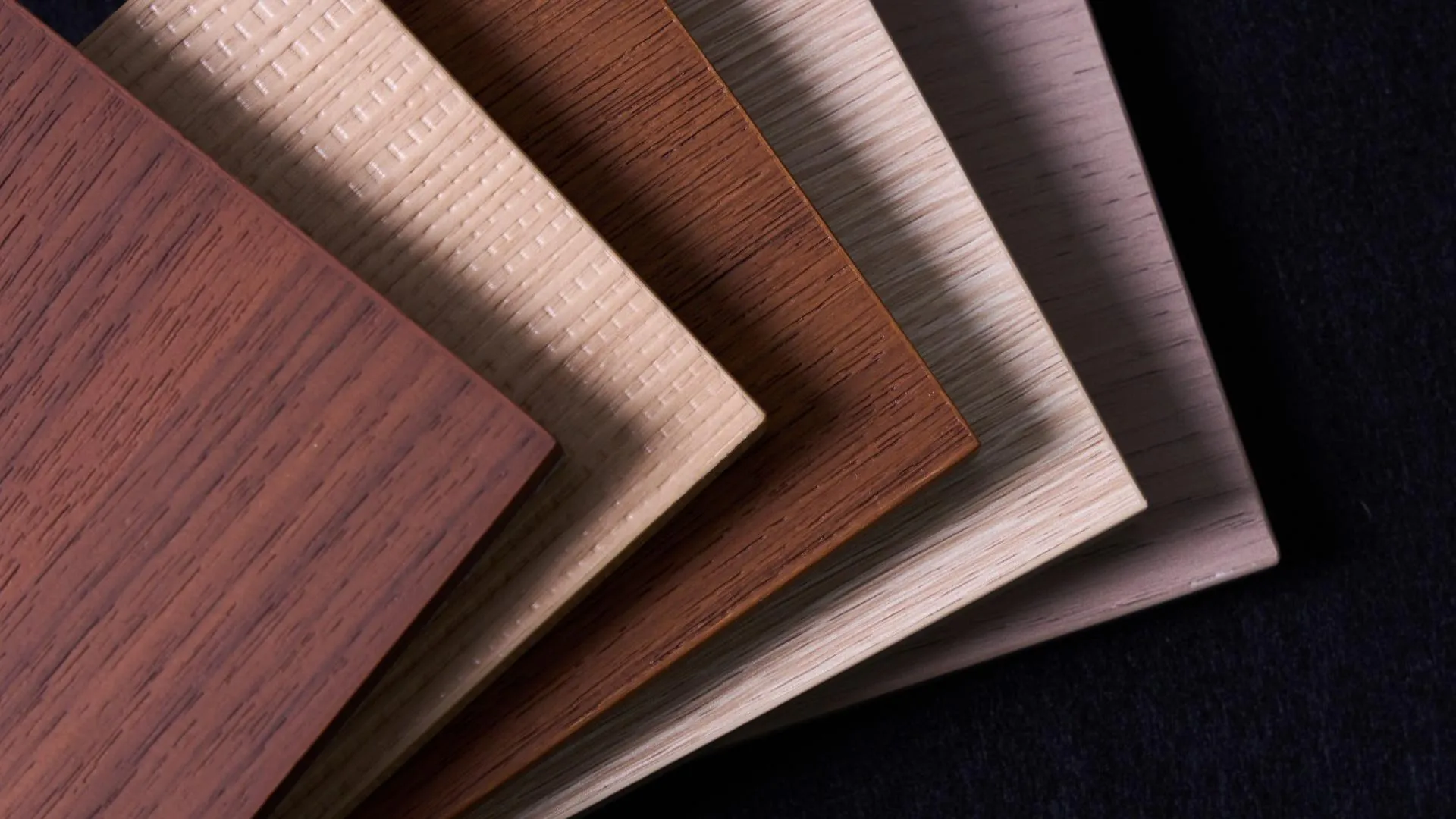 خزانة مخصصة من المواد